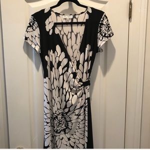 Cute black/white Olivia Matthews wrap dress Sz. 8